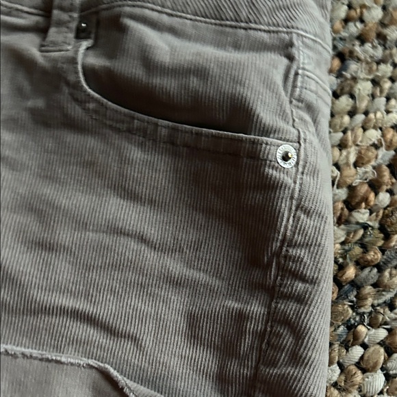 AEO stretch, gray curdoroy short - Picture 6 of 9